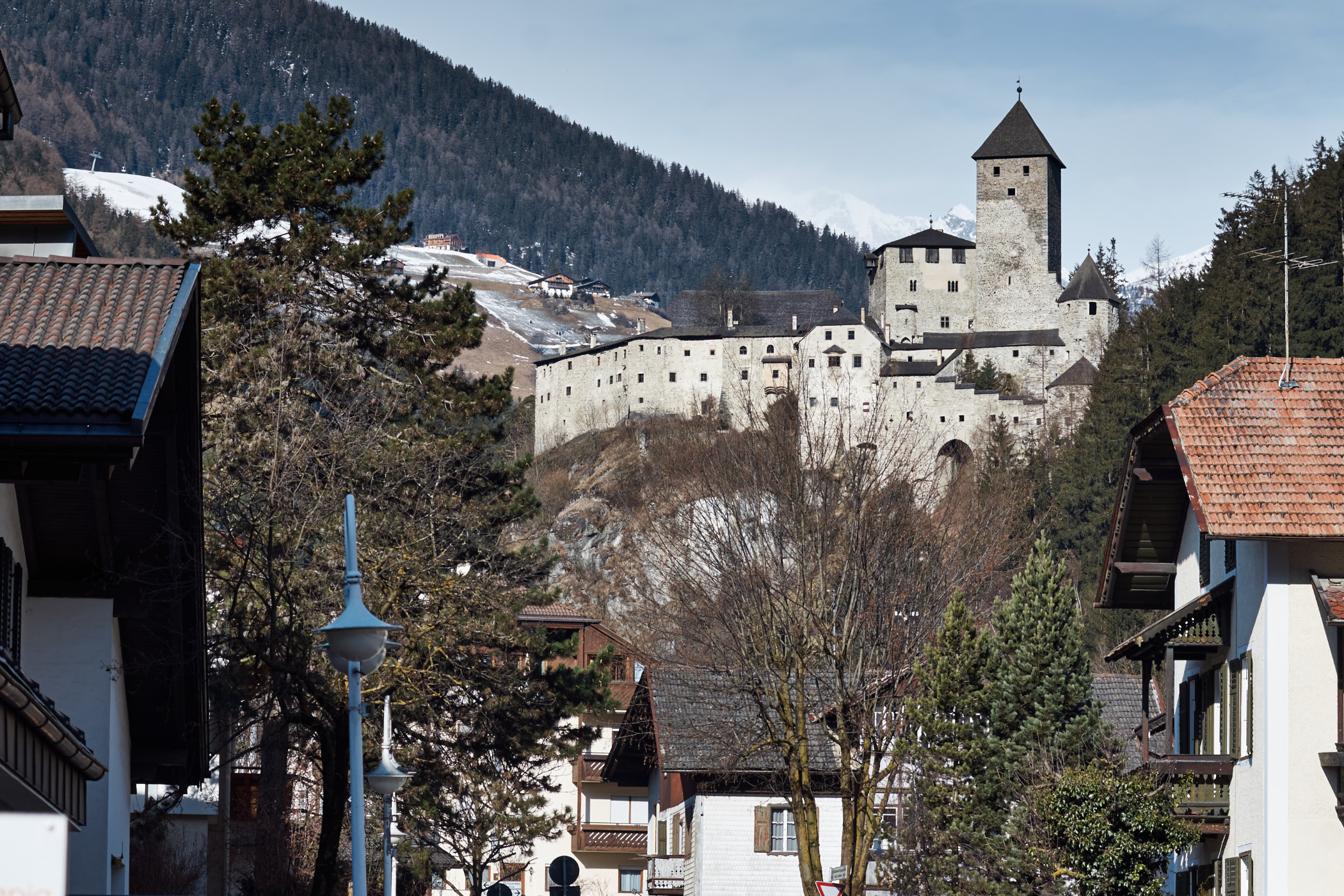Blick auf Burg Taufers
